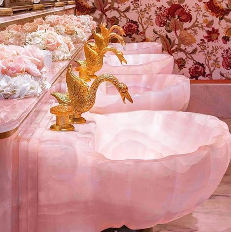 Omg I can’t believe these are actually real!!! Rose Quartz Sinks!!! I would love a rose quartz bathroom 💕💗💕 How about you? ... so… Black Marble Bathroom, Quartz Bathroom, Marble Bathroom Accessories, Quartz Sink, White Marble Bathrooms, Restaurant Bathroom, Wall Mount Sink, Cool Restaurant, Marble Sinks