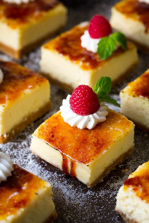 Brulee Desserts, Creme Brulee Cheesecake Bars, Brulee Cheesecake, Desserts Cheesecake, Creme Brulee Cheesecake, Dessert Logo, Valentines Snacks, Brulee Recipe, Creme Brûlée