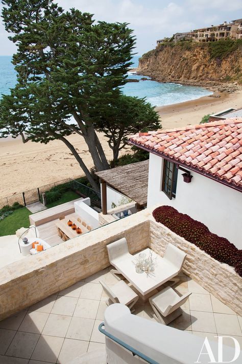 A guestroom terrace features a table and chairs by Xavier Llongueras; the floor is French limestone tile by Exquisite Surfaces. Atelier Am, Rooftop Design, Laguna Beach California, Beach Retreat, Beautiful Outdoor Spaces, Beach Living, Rooftops, California Homes, Indoor Outdoor Living