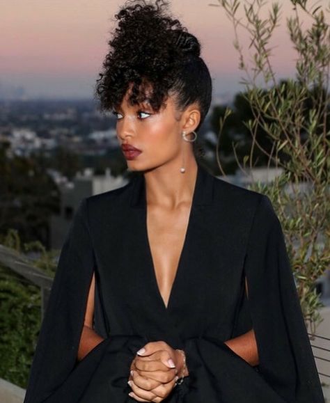 Black Tie Natural Hairstyles, Natural Hair Low Bun Wedding, Formal Hairstyle Natural Hair, Gala Hairstyles Black Women Natural Hair, Ponytail Hairstyles Wedding Black Women, Afro Formal Hairstyles, Classy Afro Hairstyles, Edgy Natural Hairstyles Black Women, Natural Hair Formal Updo