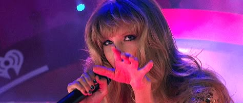 Taylor Swift Gif, Are You Not Entertained, Blonde Cat, German Girl, Swift Tour, Estilo Taylor Swift, Taylor Swift Videos, Swift 3, Tv Girls