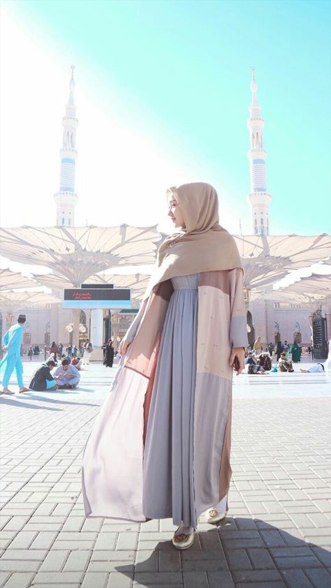 Umroh Outfit, Arabic Outfit, Muslimah Outfit, Hijabi Outfit, Dress Book, Hijab Style Casual, Outfit For Women, Kurti Collection, Casual Hijab Outfit