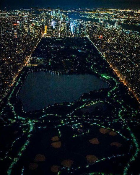 Central Park At Night, New York Facts, Park At Night, Urban Heat Island, Nyc Night, Central Park Nyc, New York Pictures, American Cities, Night City