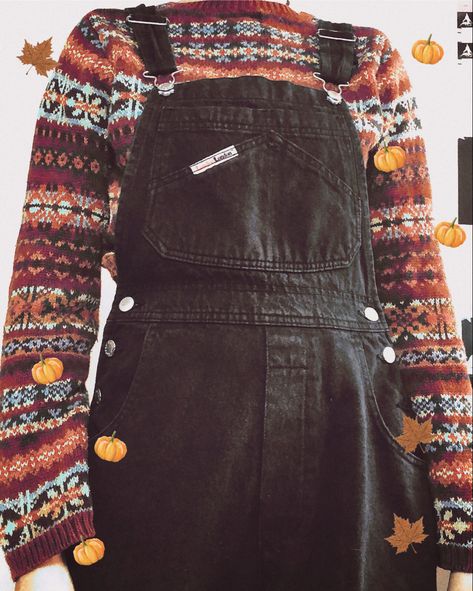 Bee Outfits Aesthetic, Autumn Outfits Dungarees, Goblincore Dungarees, Orange Sweaters Outfit, Halloween Core Aesthetic Outfits, Overalls Outfit Aesthetic Grunge, Artsy Cute Outfits, Orange Vintage Outfit, 90s Halloween Outfits