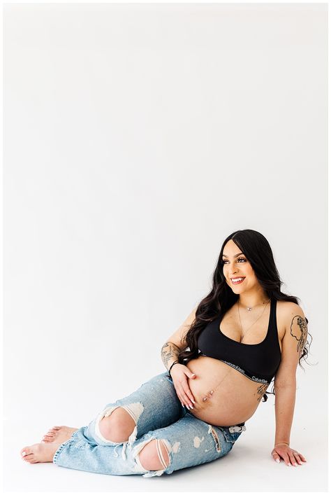 Calvin Klein Maternity Shoot, Calvin Klein Maternity, Calvin Klein Photoshoot Ideas, Maternity Shoot Outfit, Studio Maternity Photos, Pregnancy Pics, Maternity Photography Poses Couple, Maternity Photo Outfits, Maternity Photography Poses Pregnancy Pics