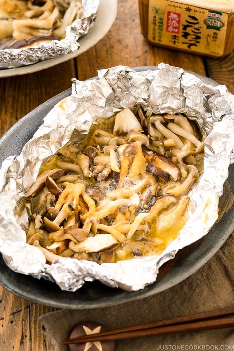 These miso butter mushrooms in foil packets are made with assorted Japanese mushrooms. Creamy and savory, this dish can be a side or main dish! Drizzle a bit of soy sauce to enjoy! #miso #misobutter #mushrooms | Easy Japanese Recipes at JustOneCookbook.com Japanese Mushroom Recipes, Shimeji Mushroom Recipe, Japanese Vegetable Recipes, Maitake Mushroom Recipe, Japanese Sides, Shitake Mushroom Recipes, Vegetable Main Dishes, Shiitake Mushroom Recipes, Miso Mushrooms