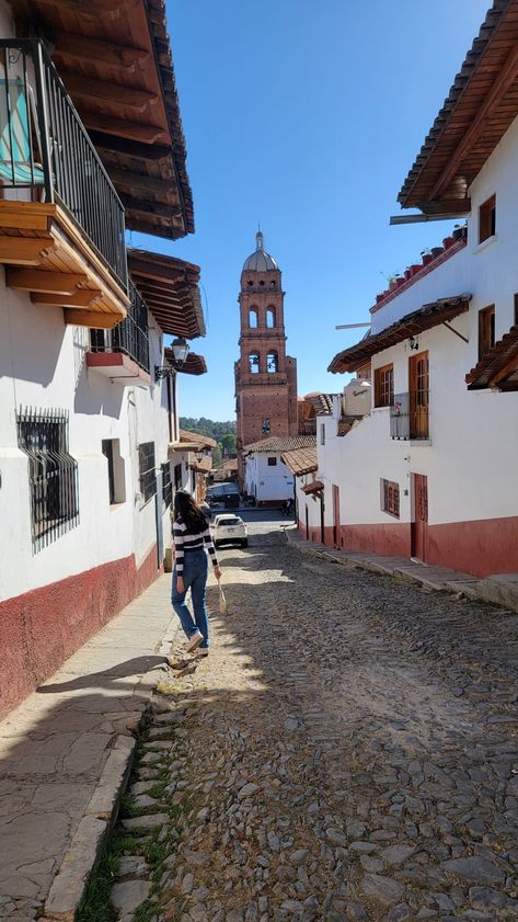 Caminando por la calles de Tapalpa, Jalisco Pueblos Aesthetic, Jalisco Aesthetic, Playlist Covers, Travel Aesthetic, Travel Dreams, Vision Board, Road Trip, Wallpapers, Birthday