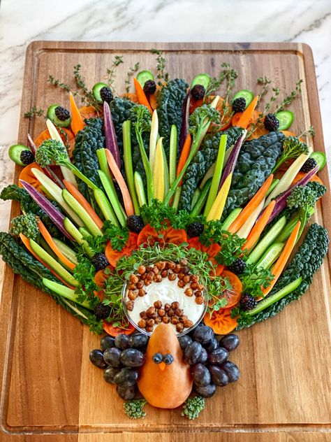 Turkey Themed Veggie Tray, Turkey Vegetable Platter, Turkey Crudite Platter, Thanksgiving Crudite Platter, Thanksgiving Crudite, Thanksgiving Appetizers Easy Simple, Turkey Veggie Platter, Turkey Fruit Platter, Fruit Turkey