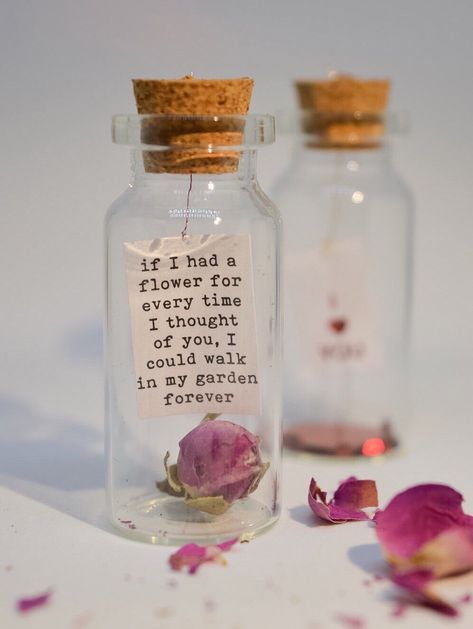 Tiny Jars, Mini Glass Bottles, Valentine Quotes, Mini Jars, Bottle Jewelry, Bottle Charms, Cadeau Diy, Glass Bottle Crafts, Bottle Necklace