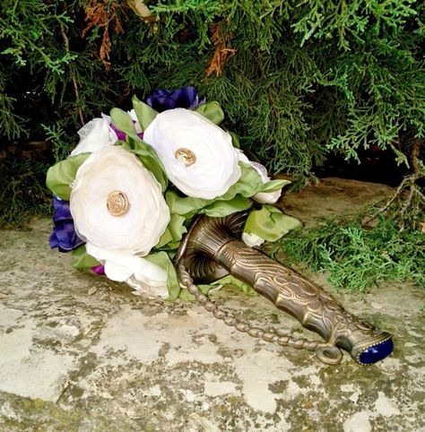 Go forth, and have sword bouquets. (Show me if you make one!) Dnd Wedding, Lotr Wedding, Pirate Wedding, Nerd Wedding, Geeky Wedding, Flower Boquet, Geek Wedding, Quirky Wedding, Offbeat Bride