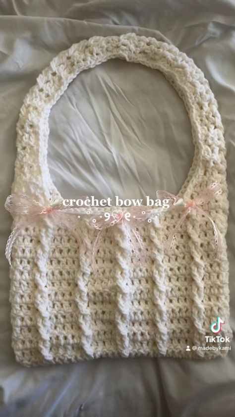 Crochet Bow Bag, Crochet Ballet, Coquette Crochet, Mochila Crochet, Crochet Bow, Beginner Crochet Tutorial, Ballet Core, Crochet Business, Crochet Design Pattern