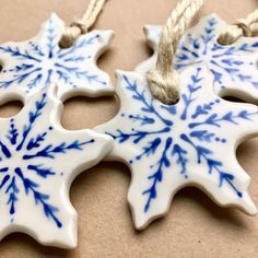 Diy Christmas Deco, Clay Christmas Decorations, Ceramic Christmas Decorations, Crochet Christmas Decorations, Christmas Clay, Christmas Handmade, Snowflake Christmas, Clay Ornaments, Homemade Christmas Gifts