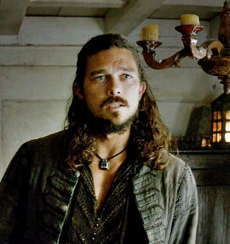 Luke Arnold, Pose Male, Black Sails Starz, Charles Vane, Viking Aesthetic, Golden Age Of Piracy, Long John Silver, Silver Outfits, Pirates Life