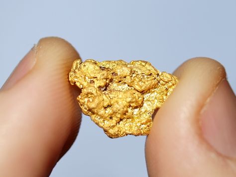 Metal Detecting and Drywashing in Arizona - RareGoldNuggets.com Gold Things, Natural Gold Nugget, Gold Bullion Coins, Gold Prospecting, Australian Gold, Bullion Coins, Metal Detecting, Fool Gold, Gold Bullion