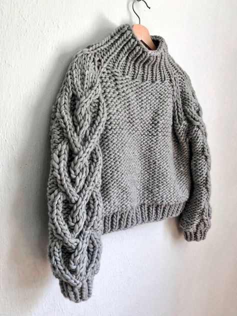 Cable Sweater Pattern, Chunky Knit Sweater Pattern, Cropped Cable Knit Sweater, Womens Knitting Patterns, Knit Ideas, Sweater Knitting, Knitted Wit, Stylish Sweaters, Hand Knitted Sweaters