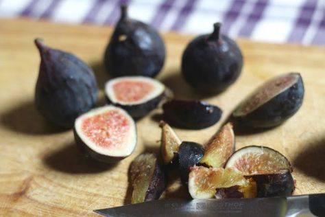 Homemade Fig Cinnamon Liqueur – Diary of a Mad Hausfrau Fig Liqueur, Homemade Liqueur, Homemade Fig Jam, Liquor Recipes, Liqueurs Recipes, Fig Recipes, Fig Jam, Cinnamon Flavor, Flavored Drinks