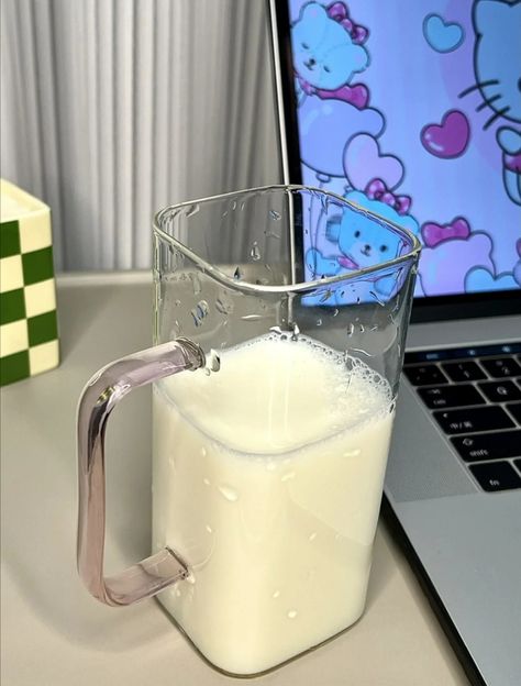 Milk Drink Aesthetic, Leche Aesthetic, Liquid Cheese, Healthy Homemade Recipes, Pretty Drinks, Think Food, Cute Kitchen, Japanese Sweets, Fruit Drinks