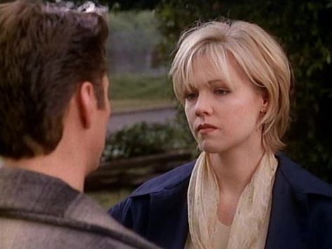 Kelly Taylor Short Hair, Brandon And Kelly 90210, Kelly 90210, Kelly Taylor, Jennie Garth, Beverly Hills 90210, Boy Scouts, 90s Fashion, Beverly Hills