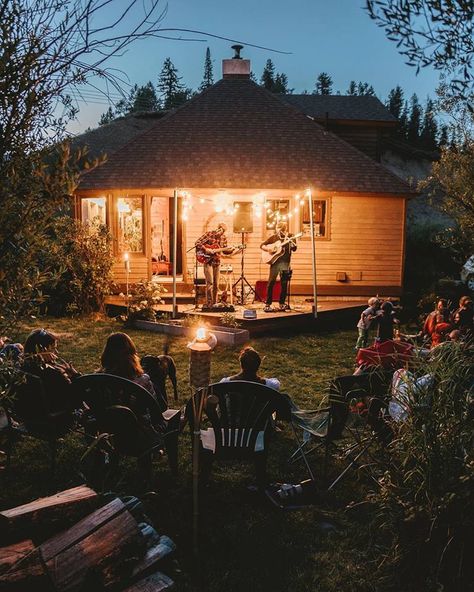 Nothing beats a backyard concert 😍🙌🏼 🌍Wilson, Wyoming 📸 Cole Backyard Music Stage, Home Concert Ideas, Backyard Concert Ideas, Live Session Music Set, Outdoor Music Area, Backyard Concert, Tiny Deck, Concert Outdoor, Wilson Wyoming