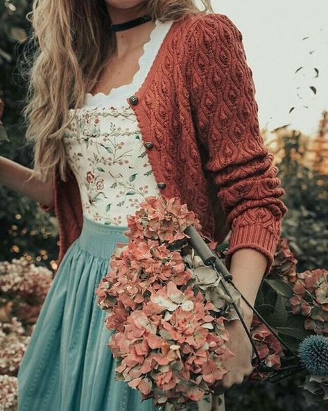 Era Victoria, Mode Hippie, Cottagecore Outfits, Fashion Vogue, Bohemian Style Clothing, Lena Hoschek, Look Retro, Tall Fashion, Cottagecore Fashion