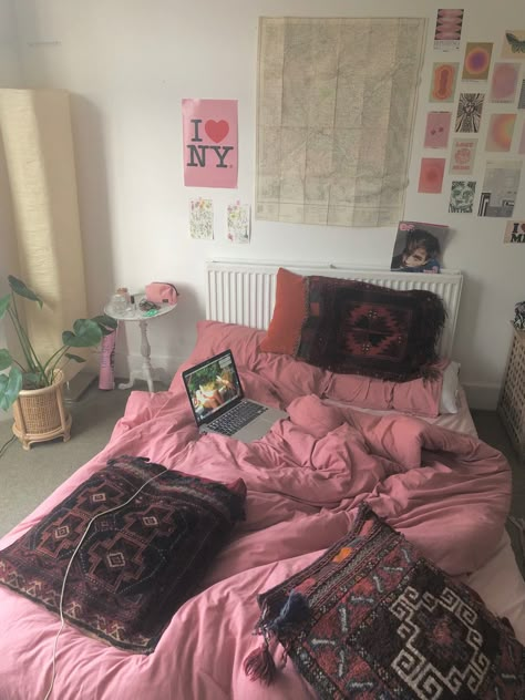 Room Pic, Uni Room, Pretty Bedroom, Redecorate Bedroom, Pretty Room, Dreamy Room, Dream Room Inspiration, Room Makeover Inspiration, House Room