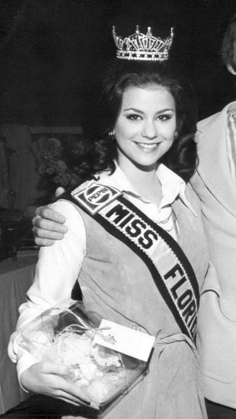 Delta Burke Miss Florida 1974 Gerald Mcraney, Miss Florida, Delta Burke, Florida Usa, Miss America, State Of Florida, Vintage Florida, Beauty Pageant, Great Words