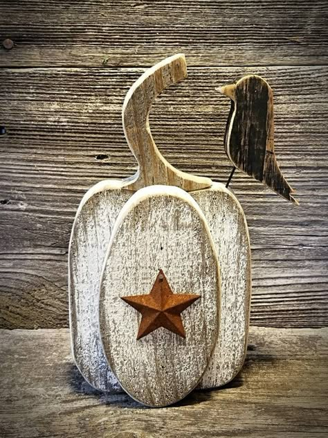 Thanksgiving Wood Crafts, Primitive Fall Crafts, Farmhouse Pumpkins, Primitive Pumpkins, Fall Decor Farmhouse, Fall Wood Crafts, Primitive Wood Crafts, Halloween Wood Crafts, Rustic Halloween