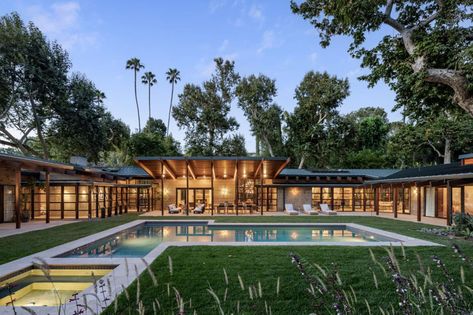 Glass Pavilion, Alyson Hannigan, Los Angeles Homes, Johnny Cash, Celebrity Houses, Indoor Outdoor Living, Filming Locations, Architectural Digest, Ranch House