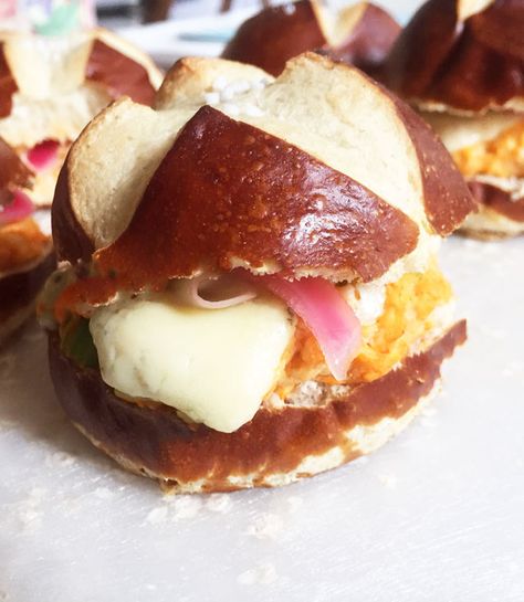 Buffalo chicken melt sliders, with blue cheese and pickled red onion on a pretzel slider. Buffalo Chicken Melt, Chicken Pretzel, Pretzel Bun Sliders, Chicken Melt, Cheap Recipe, Pickled Red Onion, Buffalo Chicken Sliders, Chicken Melts, Pretzel Rolls