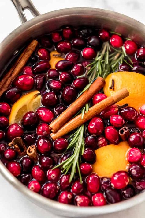 Holiday Potpourri Recipes, Stove Potpourri, Stovetop Potpourri Recipes, Orange Potpourri, Holiday Potpourri, Christmas Stovetop Potpourri, Potpourri Bag, Homemade Potpourri, Simmer Pot Recipes