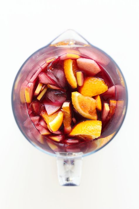 SIMPLE, Amazing Traditional Red Sangria! 6 ingredients, SO flavorful, easy, and delicious! #sangria #recipe #wine #summer #recipe #minimalistbaker #vegan Cuban Recipe, Summer Sangria Recipes, Cranberry Juice And Vodka, Spanish Red Wine, Red Sangria Recipes, Easy Sangria Recipes, Red Smoothie, Wine Sangria, Lemon Soda