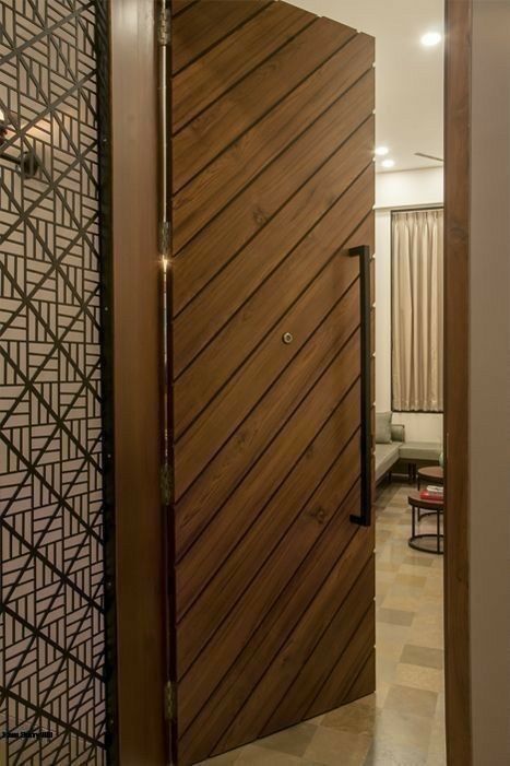 Modern Wooden Doors Modern Wooden Doors Entrance, Modern Wooden Doors Bedrooms, House Main Door Design Entrance Modern, Bedroom Door Design Wooden, Modern Main Door Design, Wood Main Door, Indian Main Door Designs, Latest Door Designs, Arsitektur Kolonial