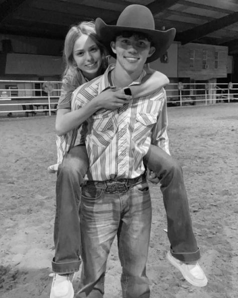 Country Lifestyle Aesthetic Family, Country Boyfriend Aesthetic, Rodeo Couples, Country Couple Photoshoot, Western Couples, Western Couple, Country Couple Pictures, Country Relationship Goals, Couple Photoshoot Ideas