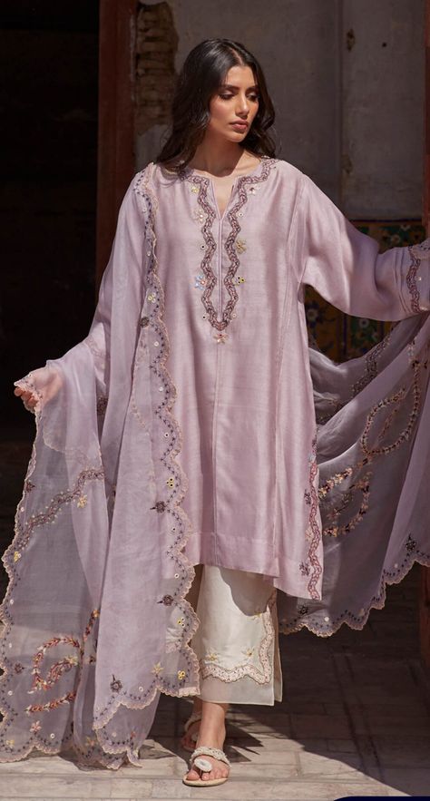 Kani Shawls, Sozni Embroidery, Misha Lakhani, Muslim Outfit, Afghani Clothes, Latest Bridal Dresses, Pakistani Fashion Casual, Pakistani Fancy Dresses, Pakistani Dresses Casual