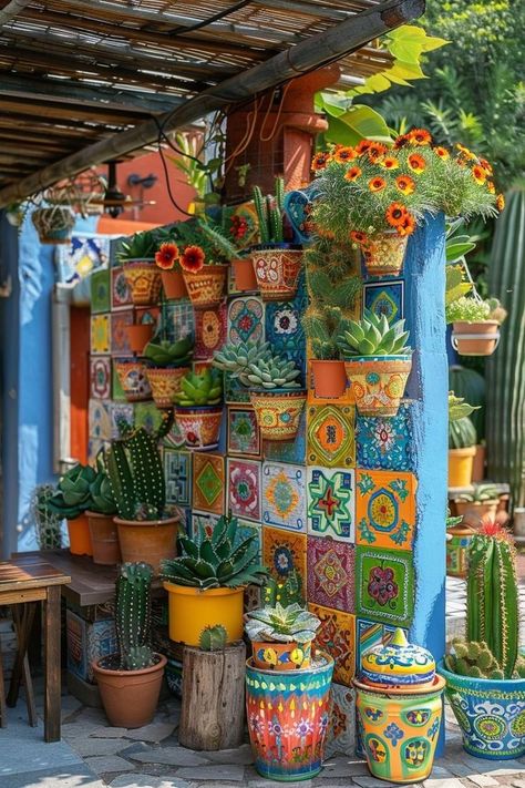 Mexican Garden Ideas Mexico, Mexican Tiles Bathroom, Mexican Patio Ideas Hacienda Style, Mexican Outdoor Decor Patio, Mexican Garden Hacienda Style, Mexican House Decor, Colorful Backyard Ideas, Italian House Decor, Mexican Patio Decor