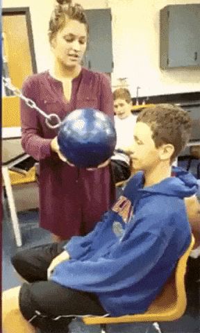 Physics is amazing Beste Gif, 웃긴 사진, صور مضحكة, Funny Fails, A Chair, Super Funny, Funny People, Bones Funny, Funny Posts