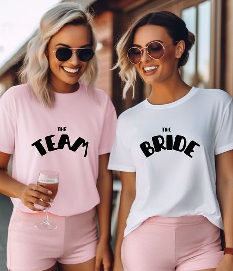 We have the perfect shirts for the hen party here. You can coordinate them as a team so that everyone has an individual shirt. You can order them in different variations. Bachelorette Favors, Bridal Party Shirts, Bachelorette Shirts, Bachelorette Party Shirts, Team Bride, Bridal Shower Gift, Hen Party, Party Shirts, Perfect Shirt