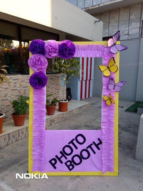 Photo booth ideas Kids Photobooth Idea Diy, Selfie Corner Ideas For Party, Family Day Photo Booth Ideas, Selfie Booth Decoration Ideas, Selfie Door Decoration, School Reopening Decoration Ideas, Teachers Day Photo Booth, Farewell Selfie Point, School Annual Day Decoration