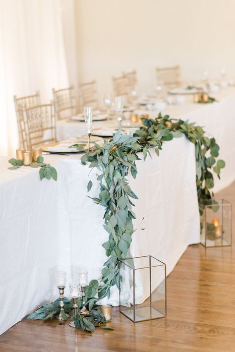 @𝐚𝐮𝐛𝐫𝐞𝐲𝐭𝐚𝐭𝐞_ ☼ Wedding Head Table Decor, Dollar Tree Diy Wedding, Table Decor Diy, Head Table Wedding Decorations, Wedding Head Table, Sage Green Wedding Colors, Wedding Drink Station, Wedding Ides, Bridal Party Tables