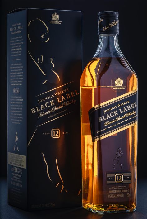 Black Lebal Wine, Wisk Bebida, Whisky Chivas, Johnnie Walker Black Label, Johnnie Walker Black, Whisky Collection, Just Friends Quotes, Container Bar, Iphone Wallpaper For Guys