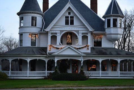 Old Two Story House, Queen Anne Architecture, Old Victorian Homes, John Calvin, Victorian Style Homes, Two Story House, White Victorian, House Blend, Victorian Architecture