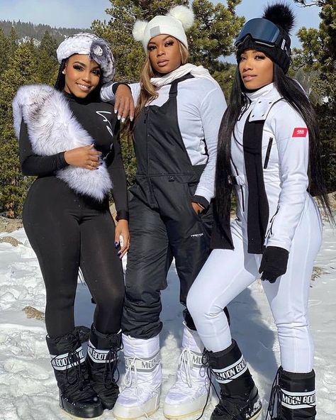 The Black Travel Feed on Instagram: “@kryssedeal @candytrinidoll @shanzi.a ❄️❄️🎿” Snow Outfits For Black Women, Snow Trip Outfit, Cabin Trip Outfit, Ski Trip Fashion, Moon Boots Outfit, Girls Ski Trip, Mode Au Ski, Snow Outfits For Women, Ski Outfit For Women