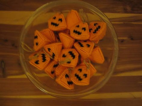 Plastic Canvas Fall, Plastic Canvas Ideas, Plastic Canvas Projects, Free Plastic Canvas Patterns, Cute Decorations, Towel Animals, Jack O Lanterns, Plastic Canvas Coasters, Fall Crochet