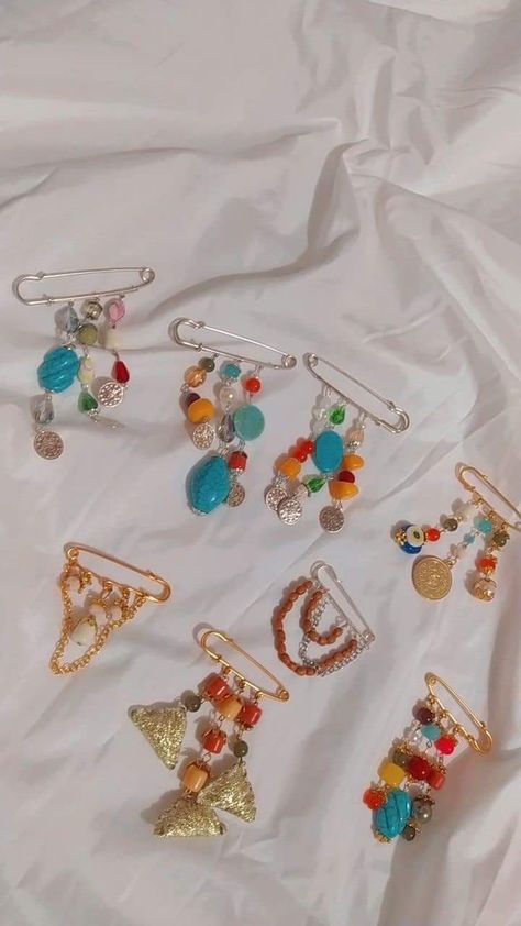 Kurdish Jewelry, Jly Kurdi, Afghanistan Dress, Jle Kurde, Kurdish Girl, Kurdish Clothes, Middle Eastern Jewelry, Hand Jewelry Rings, Afghani Clothes