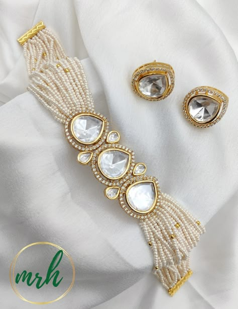 Moti Jwellery Design, Moti Choker, Pearl Bridal Jewelry Sets, Kundan Choker Necklace, Bridal Jewellery Inspiration, Kundan Jewellery Set, Antique Necklaces Design, Choker Necklace Designs, Indian Bridal Jewelry Sets