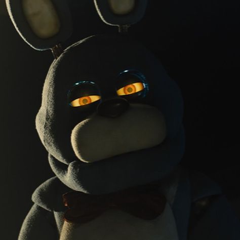 Fnaf Mike Schmidt, Five Nights At Freddy's Movie, Fnaf Bonnie, Freddy Movie, Bonnie Fnaf, Fnaf Photos, Blank Comic Book, Fnaf Jumpscares, Fnaf Oc