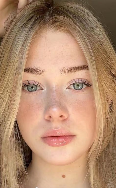 Light Hair Green Eyes, Blond With Green Eyes, Blonde Girls With Green Eyes, Blonde Hair Girl With Blue Eyes, Blonde Hair Green Eyes Girl, Mint Green Eyes, Green Eyes Blonde, Blonde Green Eyes, Blonde Hair Green Eyes