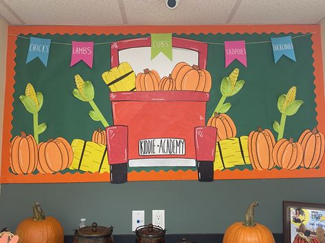 Nuts About Fall Bulletin Board, Pumpkin Patch Bulletin Board, Fall Bulletin Board Ideas, Elementary Bulletin Boards, Fall Bulletin Board, September Crafts, Teacher Art, Fall Bulletin Boards, Teacher Board