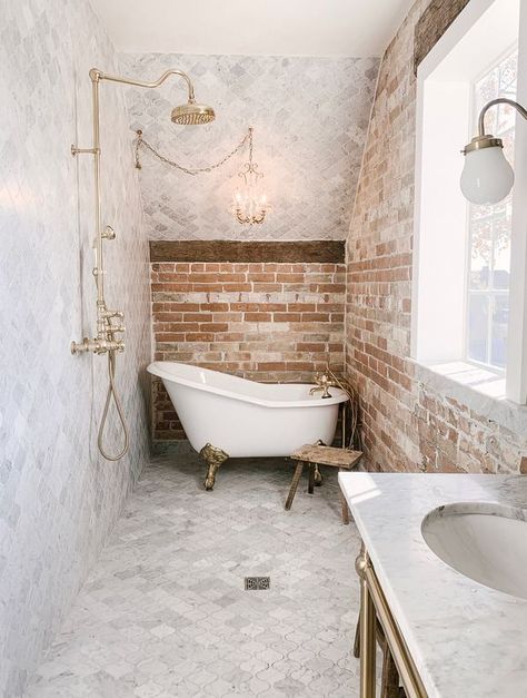 Brick Wall Bathroom, Wet Bathroom Ideas, Loft Bathroom Ideas, Bathroom Clawfoot Tub, Small Rustic Bathroom Ideas, Storybook House, Bathroom Interior Design Modern, Bathroom Design Trends, Wet Room