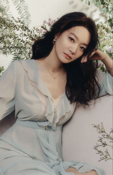 Kpop Port, Shin Min Ah Fashion, Shin Min Ah, Pose Fotografi, Fashion Photography Poses, Asian Celebrities, Fashion 2024, Fashion Dresses Casual, Korean Actresses